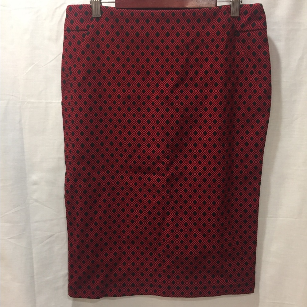 Super cute red and black skirt!